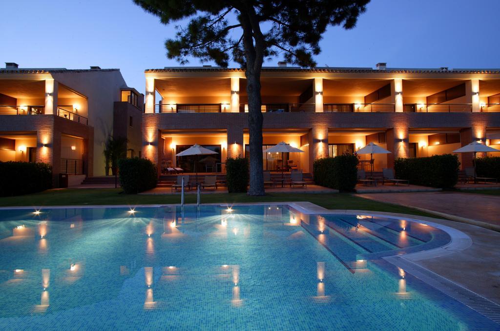 Don Carlos Marbella Luaran gambar The hotel at night