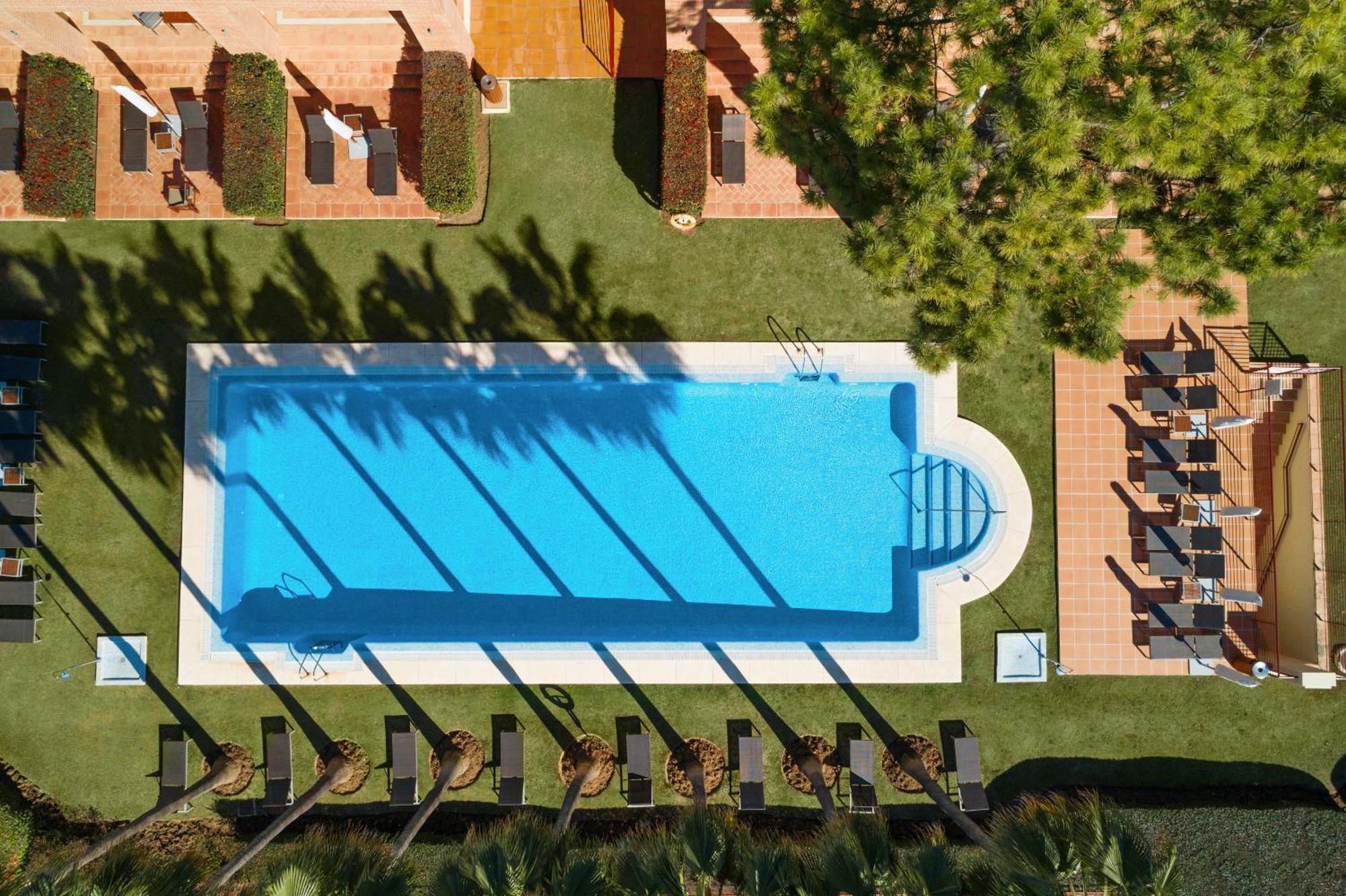 Don Carlos Marbella Luaran gambar Aerial view of a swimming pool