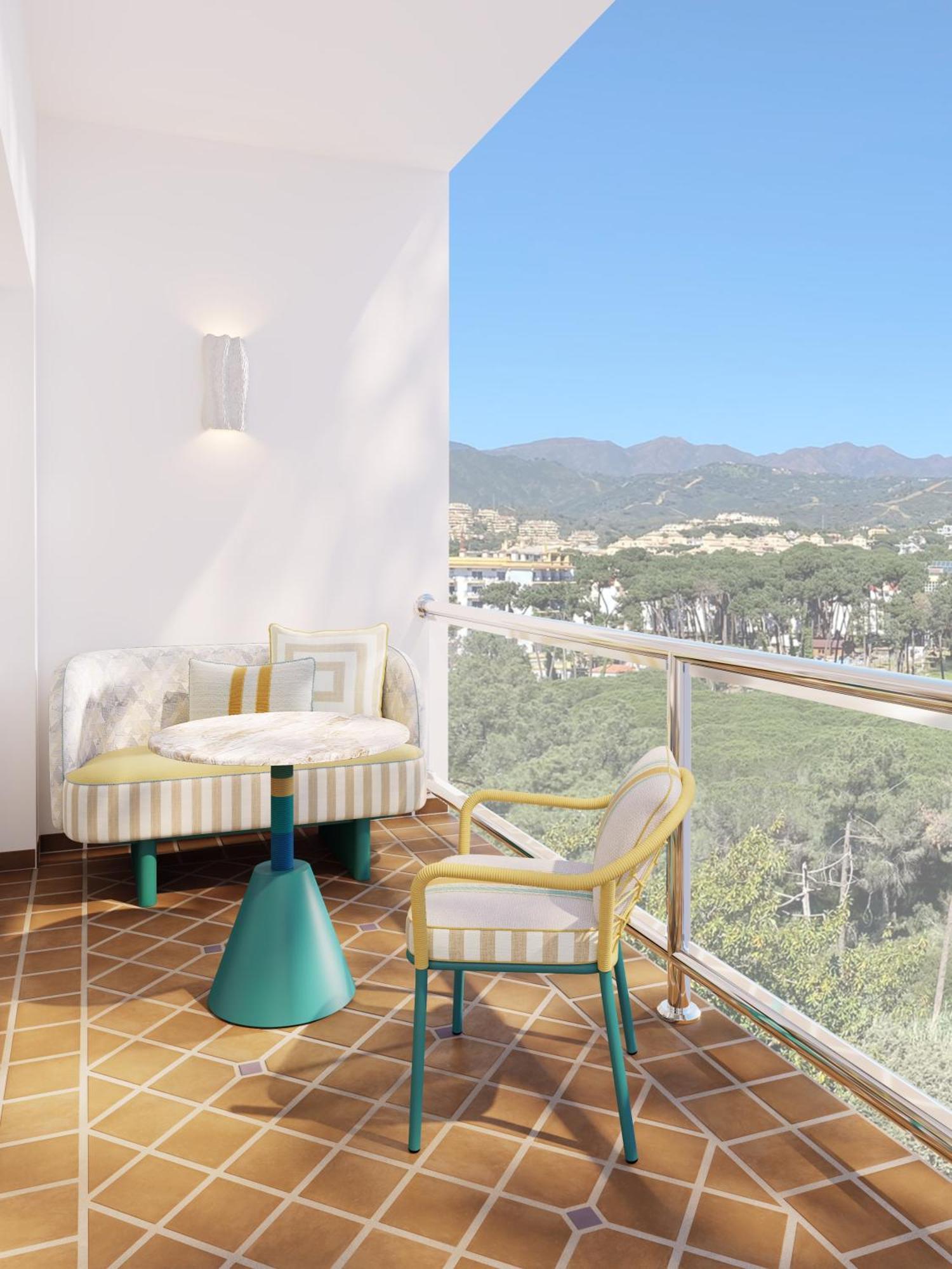 Don Carlos Marbella Luaran gambar A balcony