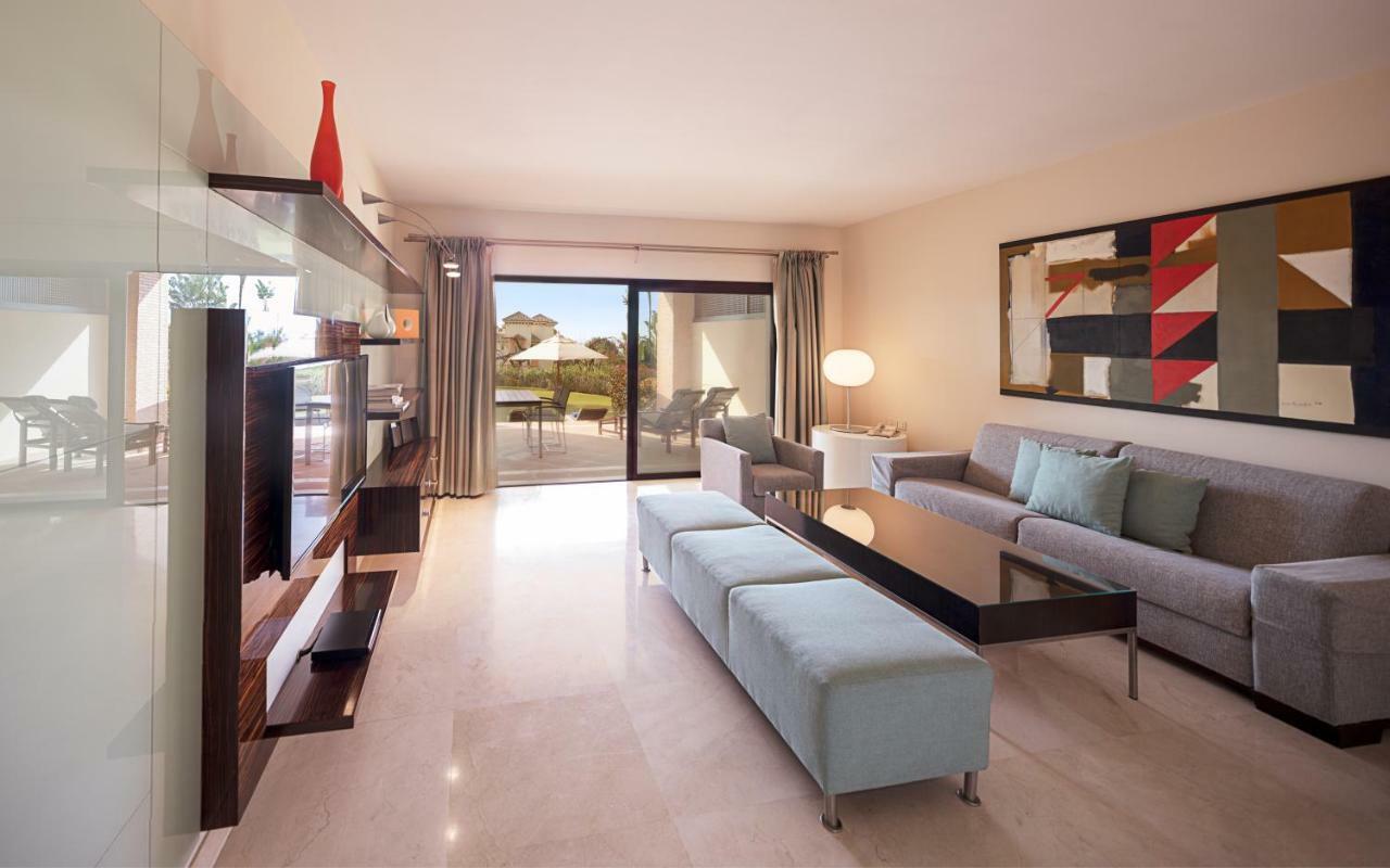 Don Carlos Marbella Luaran gambar A living room at the hotel